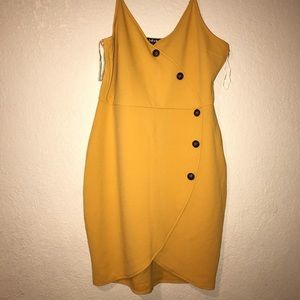 *BRAND NEW* Envelope style body con dress